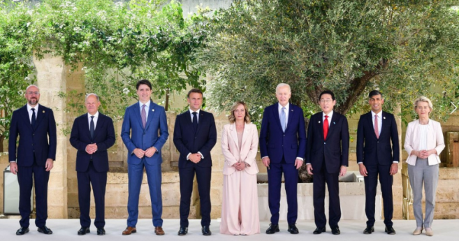 Les membres du G7 ont reçu une paire de lunettes de soleil Blackfin
