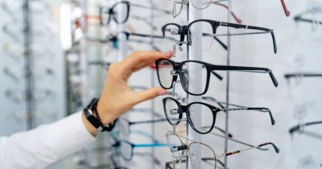 Remboursement des lunettes tous les 3 ans : la proposition choc du Sénat et de la FNMF