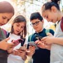 Interdire les téléphones à l'école et au collège: le gouvernement veut aller plus loin